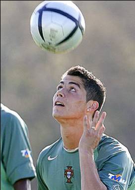 la tete de c .ronaldo